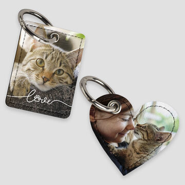 2 porte-clés personnalisés rectangulaire et en cœur avec des photo d'un chat