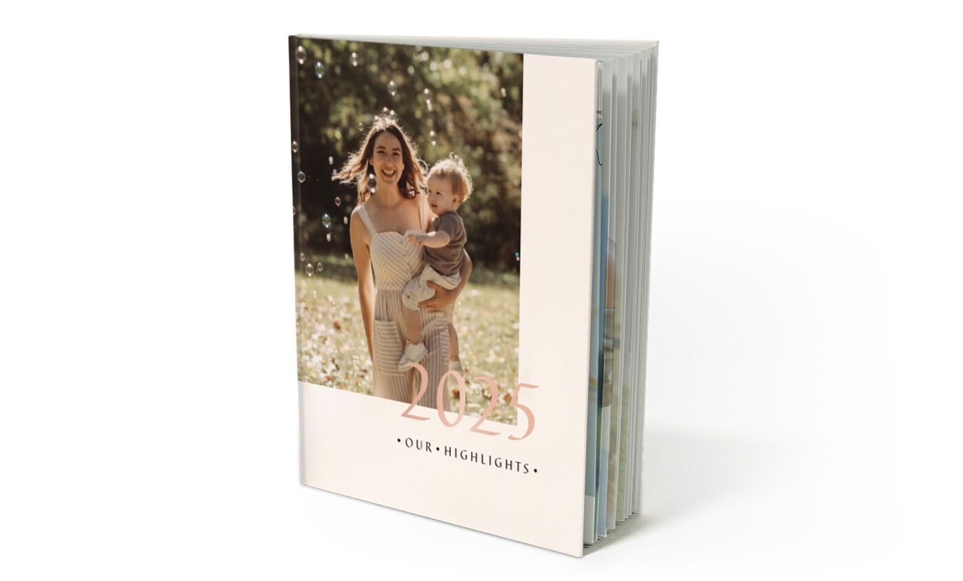 Modèle d'album photo de l'année avec 2025 en relief