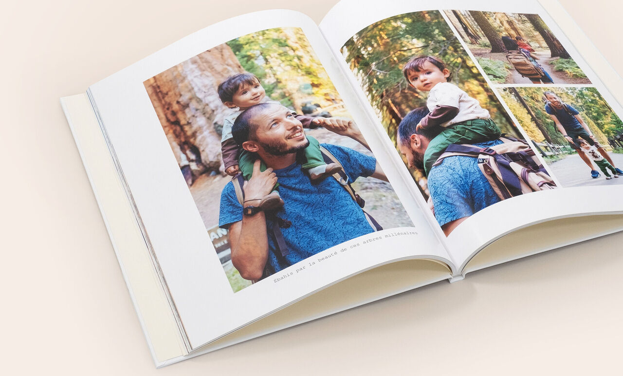 Grand album photo portrait ouvert avec des photos de balade en famille