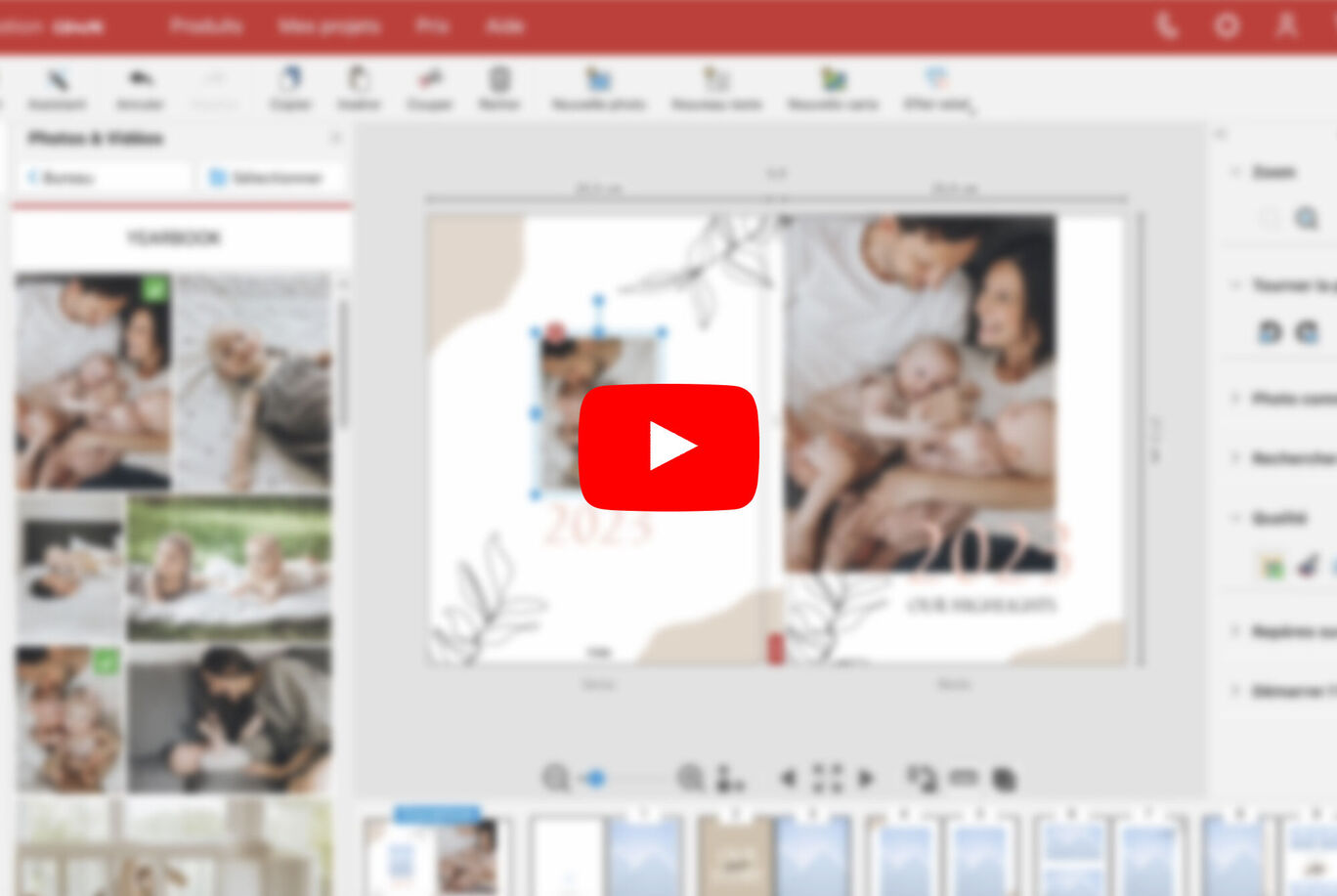 Mère et enfant regardent un livre photo dans un environnement chaleureux.
