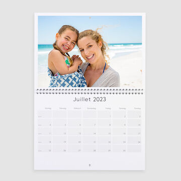 Calendrier photo double-page ouvert sur le mois de juillet