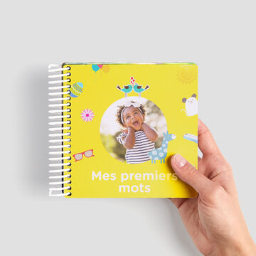 Livre photo cartonné pour bébé avec une spirale