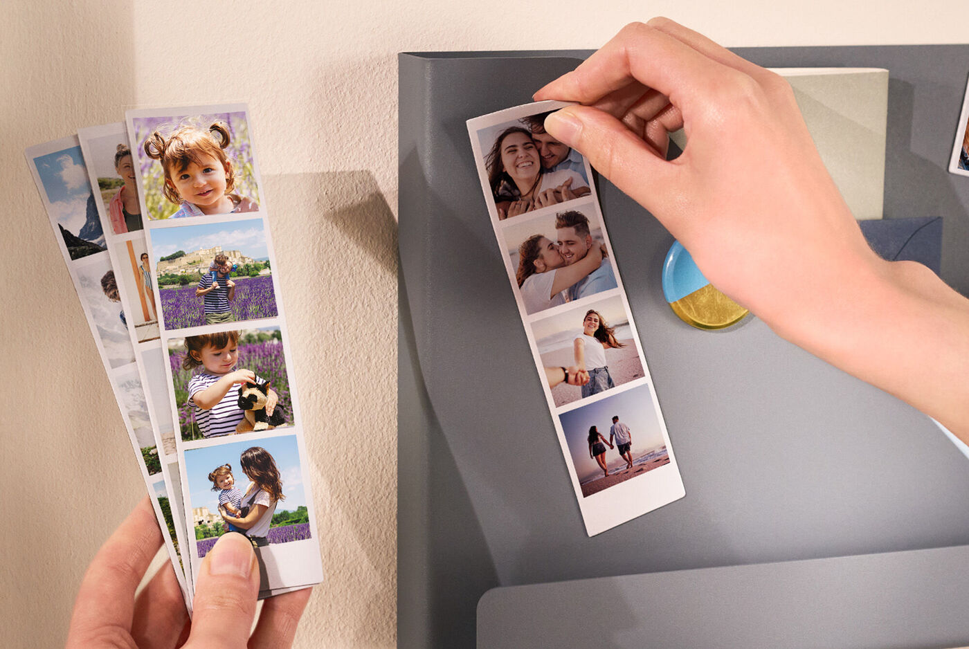 Magnets personnalisés format cabine montrant des photos d'un couple avec leur enfant