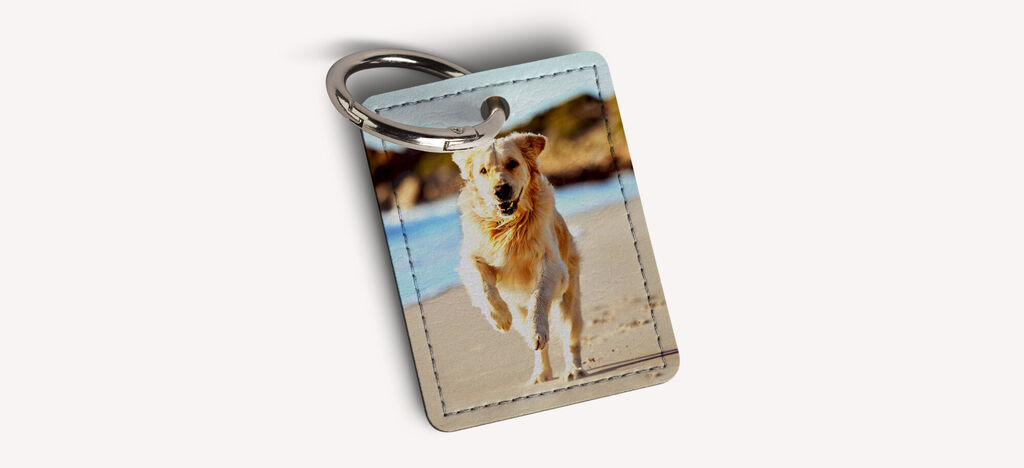 Porte-clés personnalisé avec la photo d'un golden retriever courant sur la plage
