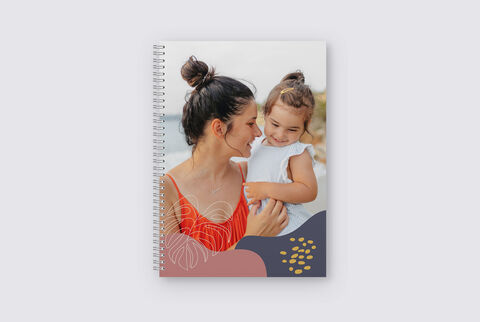 Couverture d'un agenda personnalisable avec une photo d'une maman et sa fille