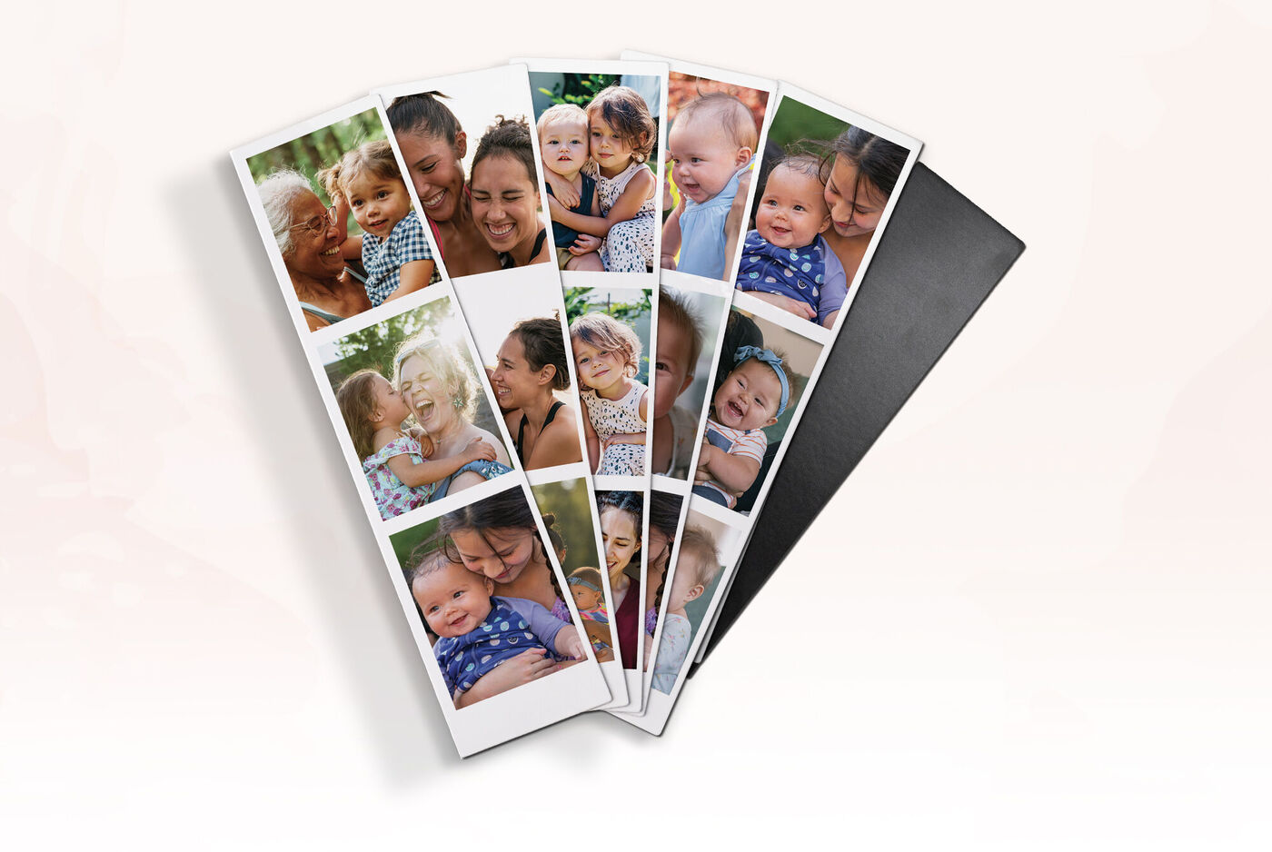 Cartes colorées avec des images joyeuses d'enfants.