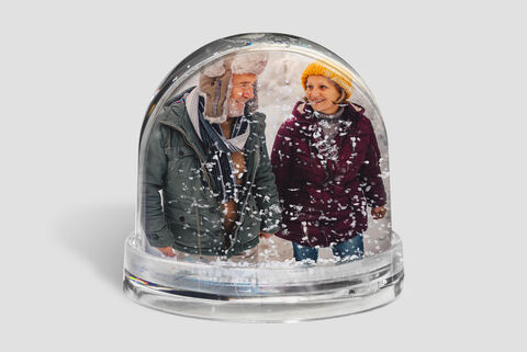 Boule à neige personnalisée avec la photo d'un couple en hiver